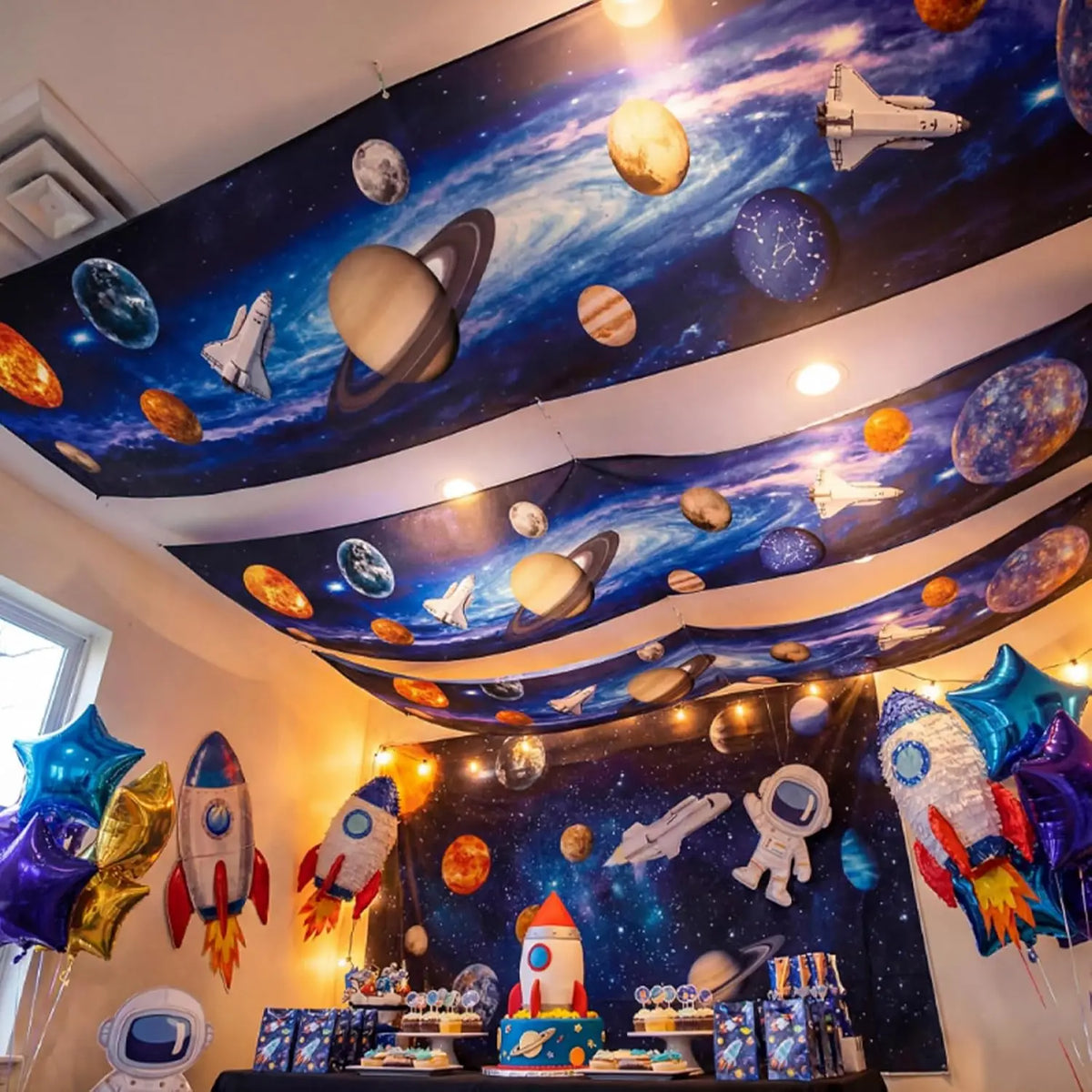 décoration fête anniversaire espace planètes soleil vaisseau spatial astronautes étoiles toile fond educatifintérieur