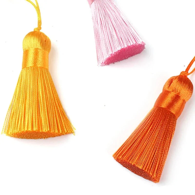 pompons polyester couleur variée 5cm longueur 18cm décoration artisanale rideaux couture pièces