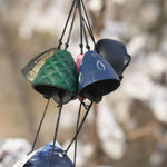 cloches métal relief floral corde verte bleue noire jaune artisanale extérieure jardin decoration