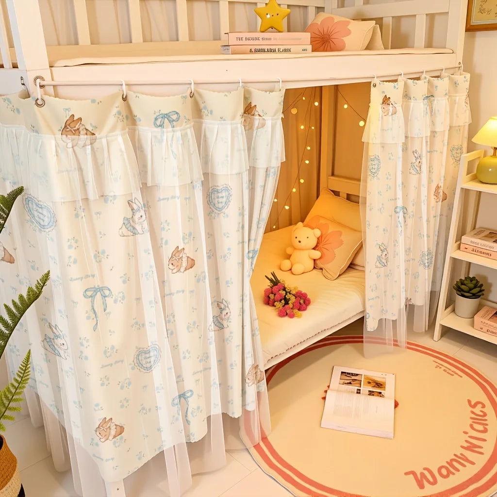 rideau lit enfant motif animaux blanc beige rose tulle semi transparent fronces rubans métalliques