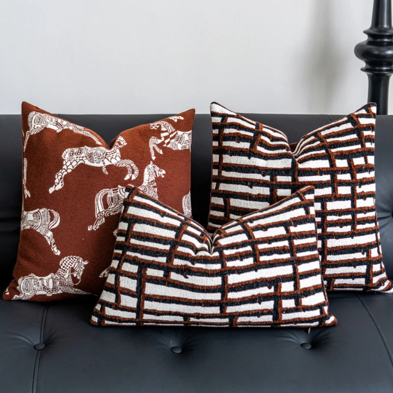 housse coussin polyester géométrique chevaux marron blanc moderne décoration intérieure nordique fixations