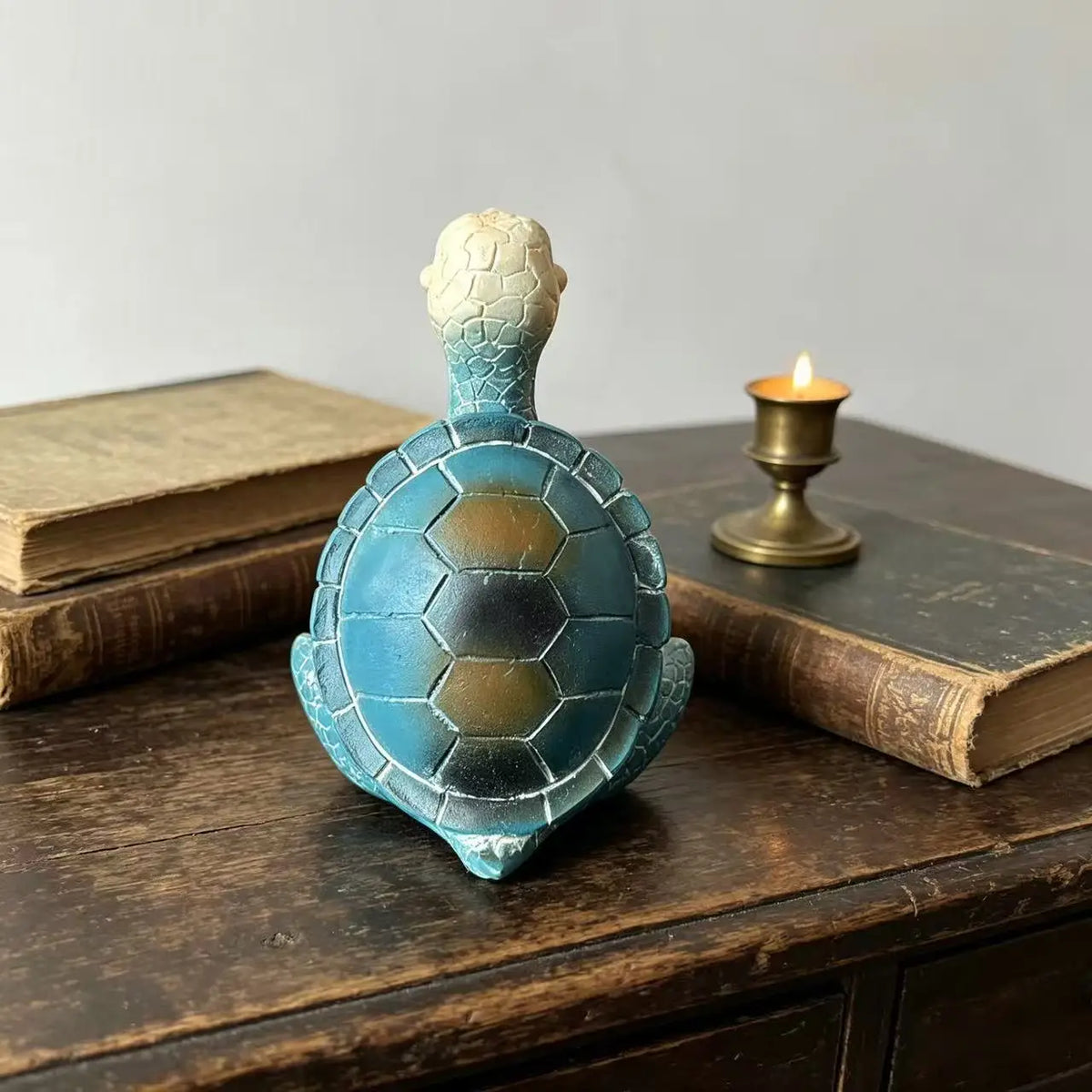 statue tortue méditation résine bleu turquoise aspect craquelé motifs géométriques zen spirituel
