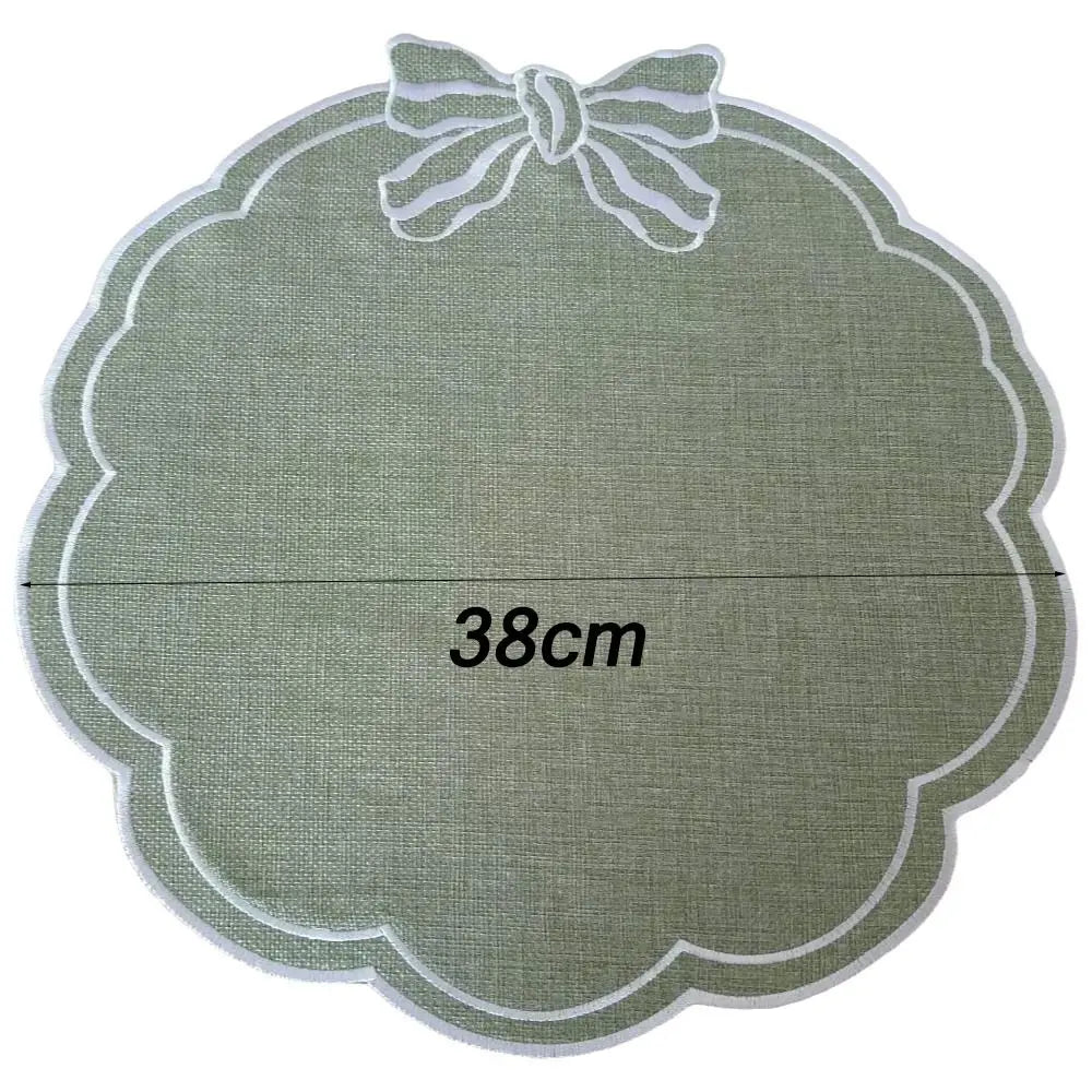 serviette table bleu clair vert rouge classique brodée toile lin bordure ondulée respectueux environnement