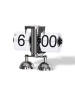 horloge numérique moderne horloge pieds boules chiffres noirs fond blanc métal brillant minimaliste affichage