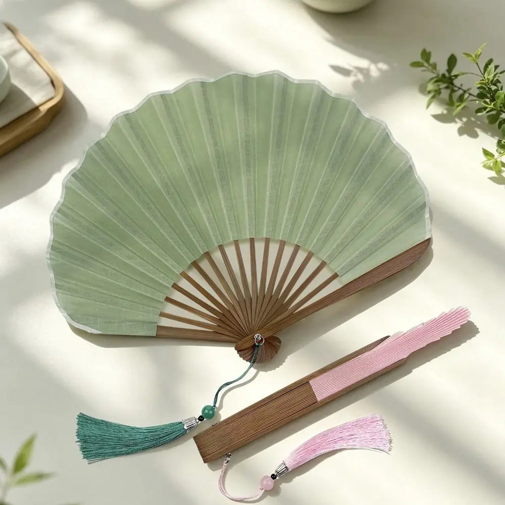 éventail pliant rose vert classique rayures fines pompon traditionnel blanc crème