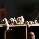 ornements céramique escargots gris artisanal détails sculptés décoration thé animal compagnie miniature imitation antique