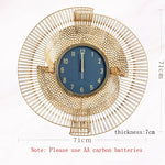 horloge murale moderne or motif géométrique contemporain fixation aluminium cuivre