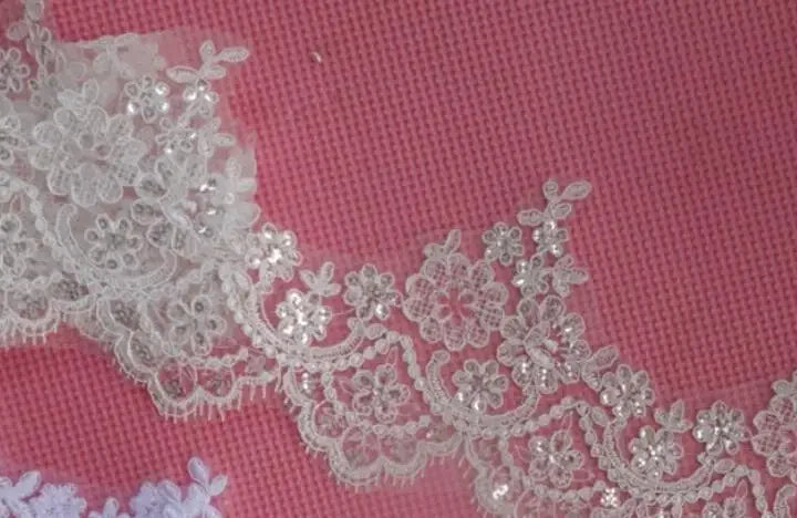 tissu dentelle fleur paillettes blanc rose beige vert mariage translucent brodé polyester 11.5cm