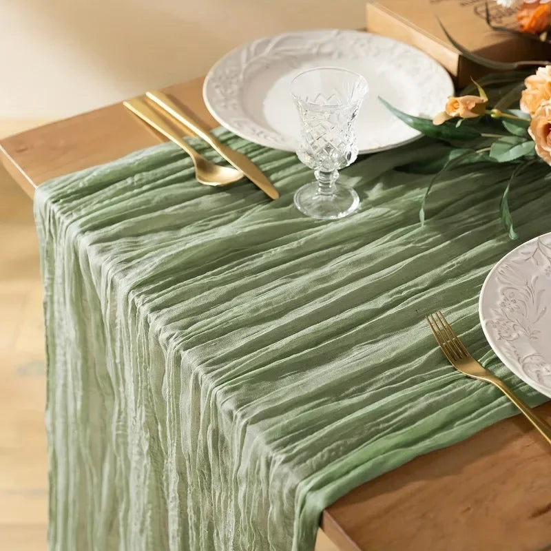 nappe plissée moderne élégante verte rose pâle rouge blanc table décoration mariage intérieur festive