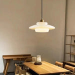 lampe suspendue minimaliste verre blanc opaque métal doré salon chambre