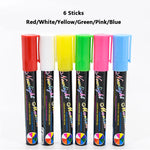 tableau noir suspendu décoration manuscrit coloré stylos l'eau chiffons humides cadre bois opaque