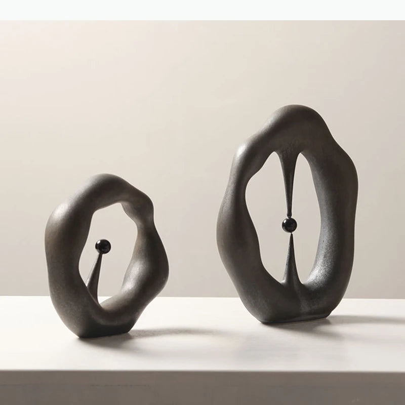 sculpture abstraite contemporaine blanc gris minimaliste texture mat forme organique noire central