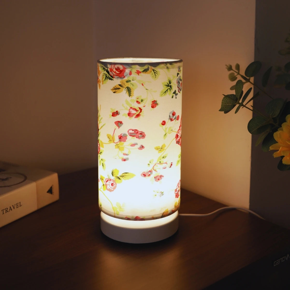 lampe table moderne blanc beige doré écolo flux lumineux géométrique adhésif textile certifications rohs