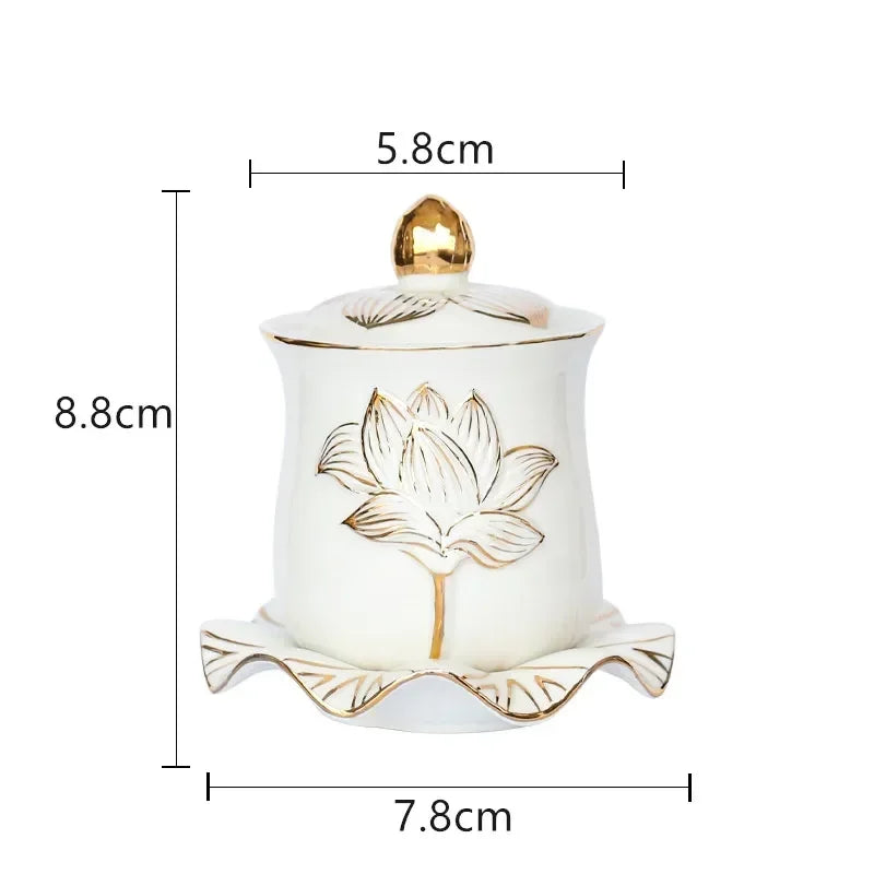 vases decoratifs blancs motifs floraux fleurs stylisees or decoration elegante maison feng shui bouddhisme
