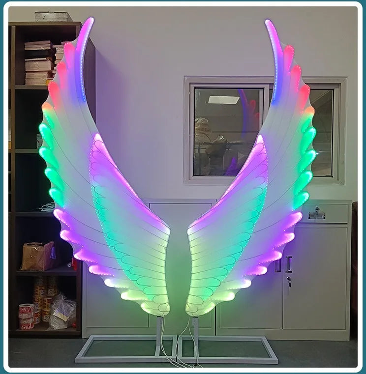 décoration mariage ailes lumineuses blanc nervures modernes pieds métal