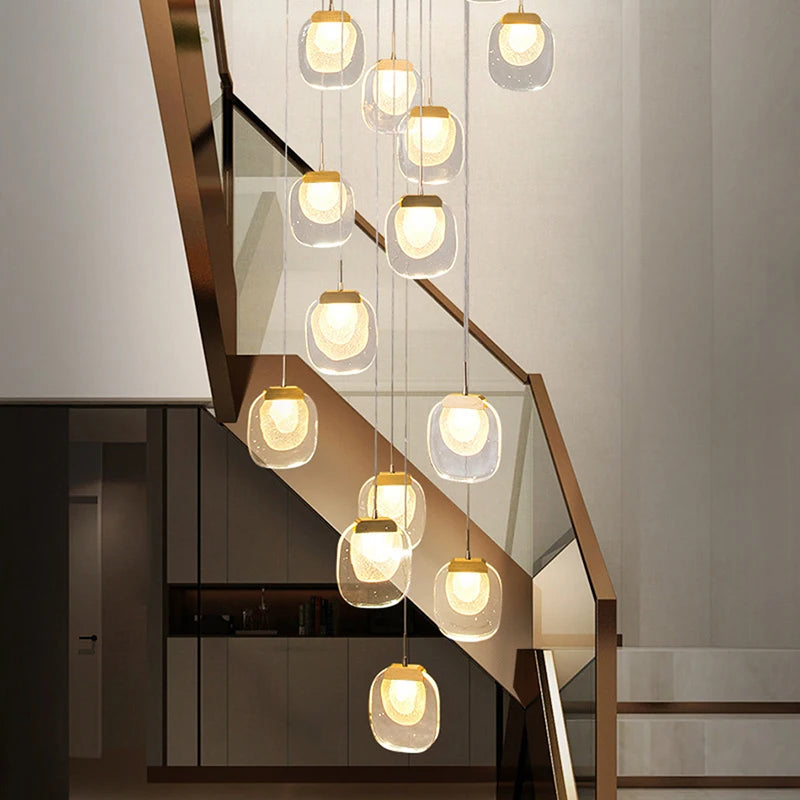 lustre suspension cristal moderne doré long escalier salon couloir luminaire luxe intérieur élégant