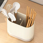 rangements muraux cuillères spatules baguettes cuisine blanc orange vert transparent moderne minimaliste