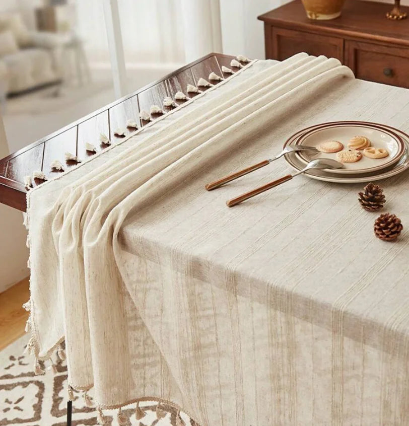 nappe table beige crème motif texturé rustique franges pompons décoration salle manger