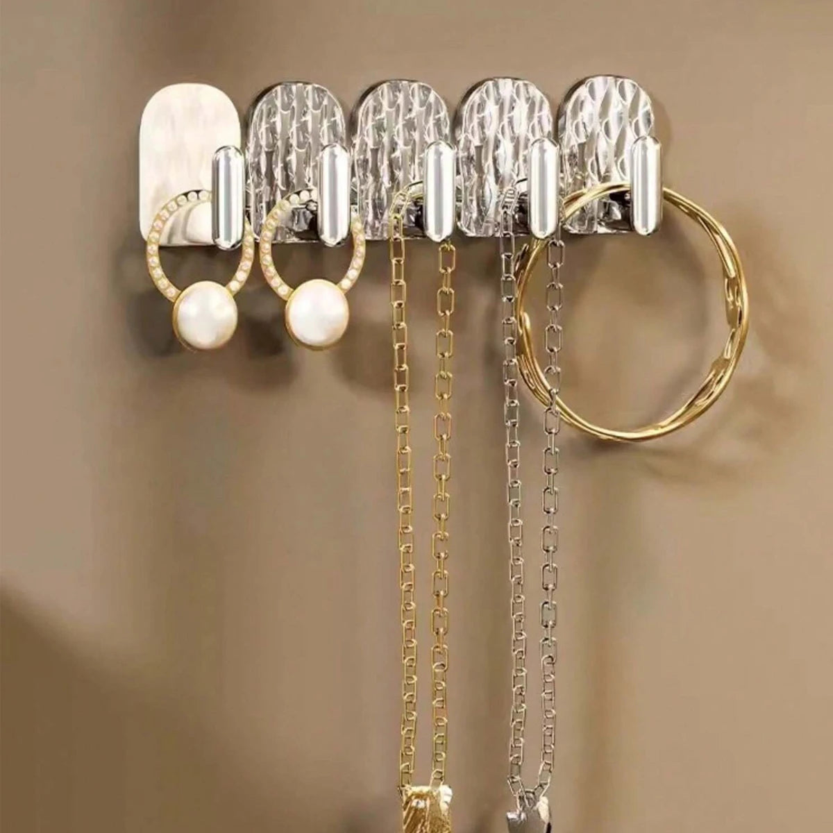 porte bijoux moderne adhésifs crochets colliers boucles d'oreilles bracelets texturés argenté minimaliste organizer miroir