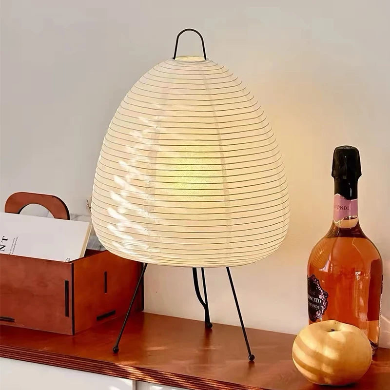 lampe table moderne blanc rayures horizontales fines opacité tringles noires câble noir led étude