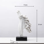 statuette cheval stylisé crinière ondulée moderne transparente doré blanc base carrée noire décoration maison