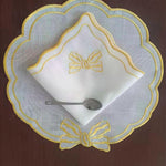 serviettes table brodées rubans blanc bleu vert rouge jaune classiques élégantes lavables réutilisables festives