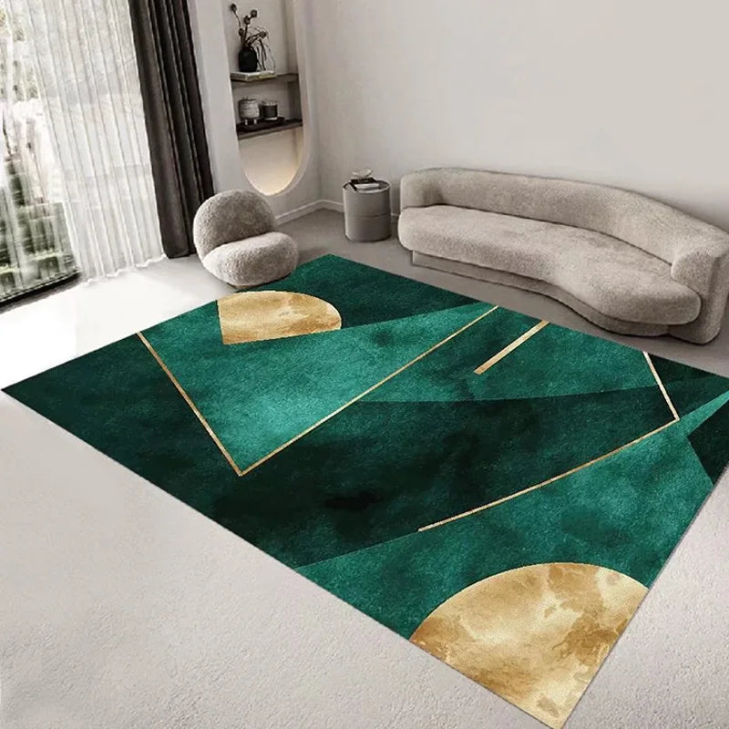 Un élégant tapis vert et or avec des formes géométriques qui apporte une touche de sophistication et de modernité à la pièce.