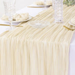 serviettes table rose pâle crêpe plissées décoration élégante maison mariage festive
