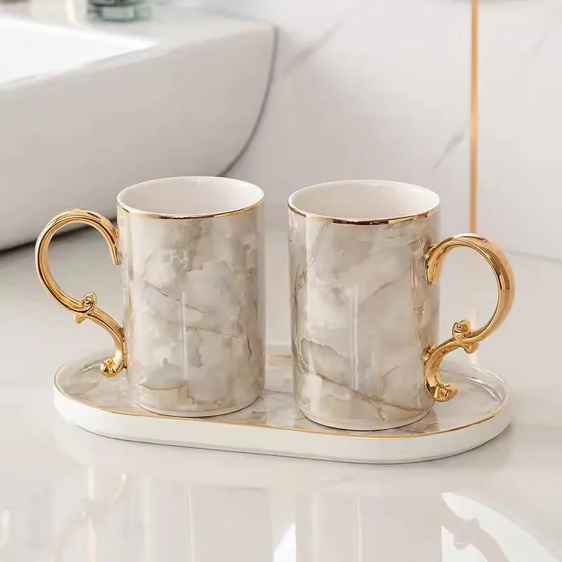 ensemble vaisselle salle bain marbre blanc gris or classique tasses poignées dorées porte brosse