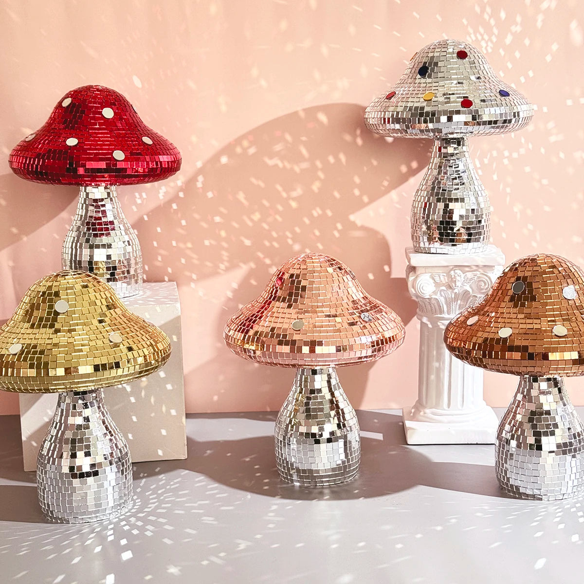 décoration moderne boule champignon rouge or argent mosaïque petite miroir disco salon chambre