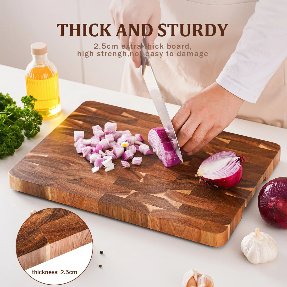 planches découper bois acacia marron motifs géométriques tomates persil oignon rouge moderne cuisine