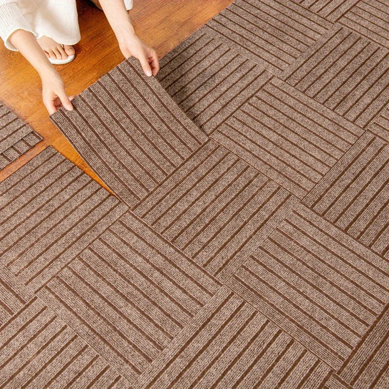tapis auto adhésifs gris foncé rayures verticales moderne 30x30cm amovibles sol