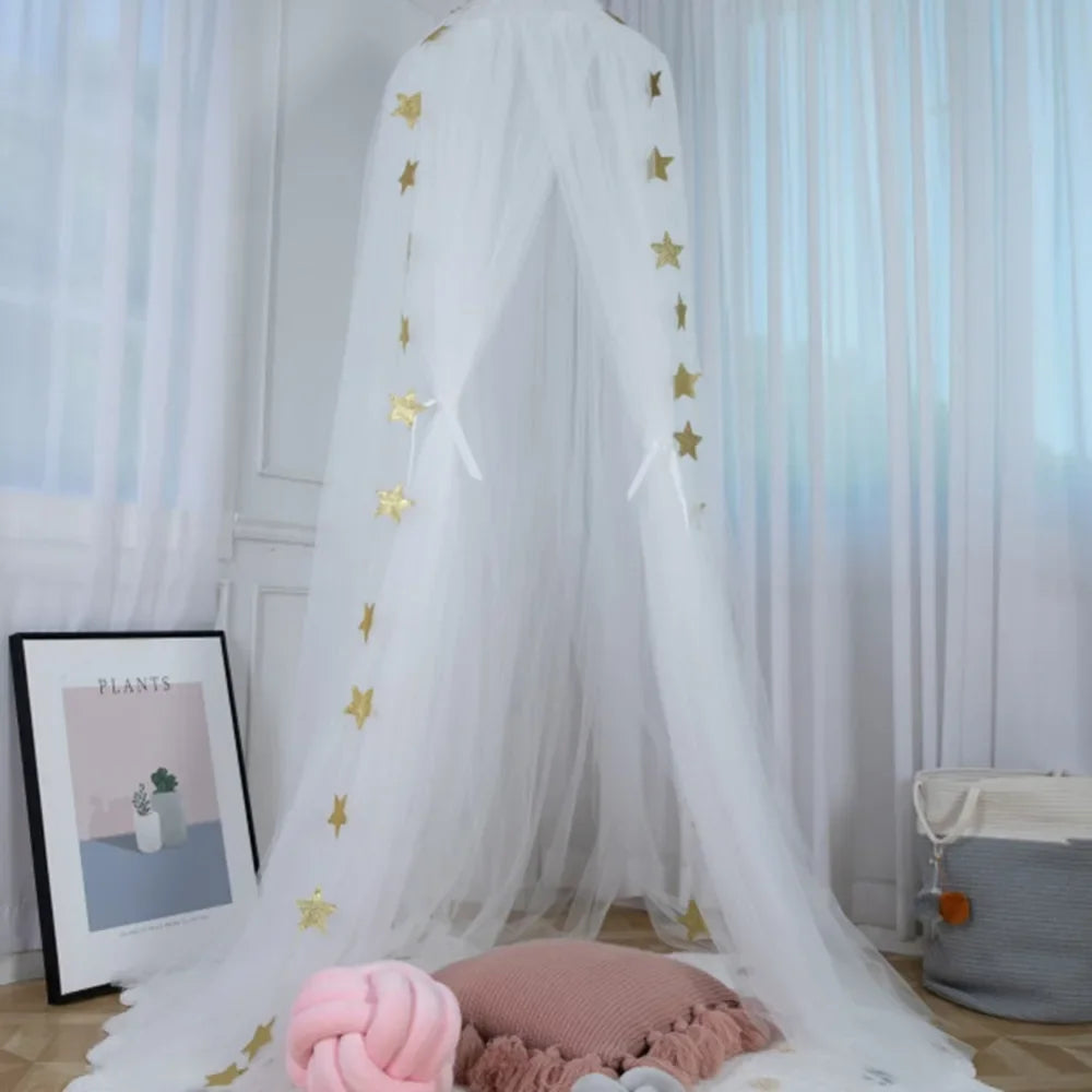 rideau lit étoiles dorées fond blanc transparent romantique enfants chambre décoration fixations