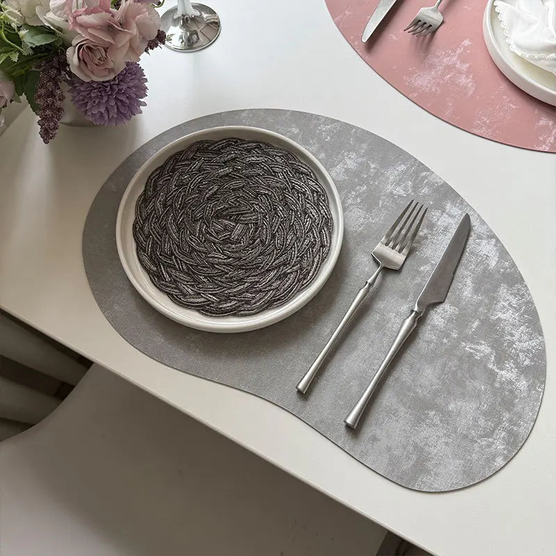 serviettes table velours géométriques moderne élégantes respectueuses environnement vert olive noir gris clair