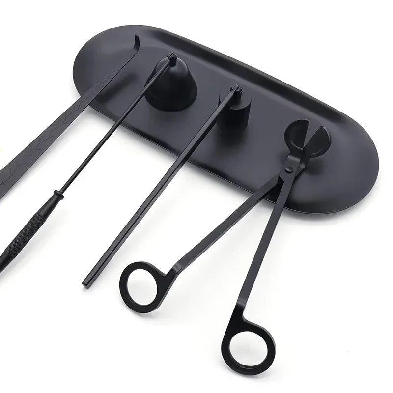 outils précision ciseaux pinces fine épaisseur variable acier inoxydable moderne noir motifs discrets poignées