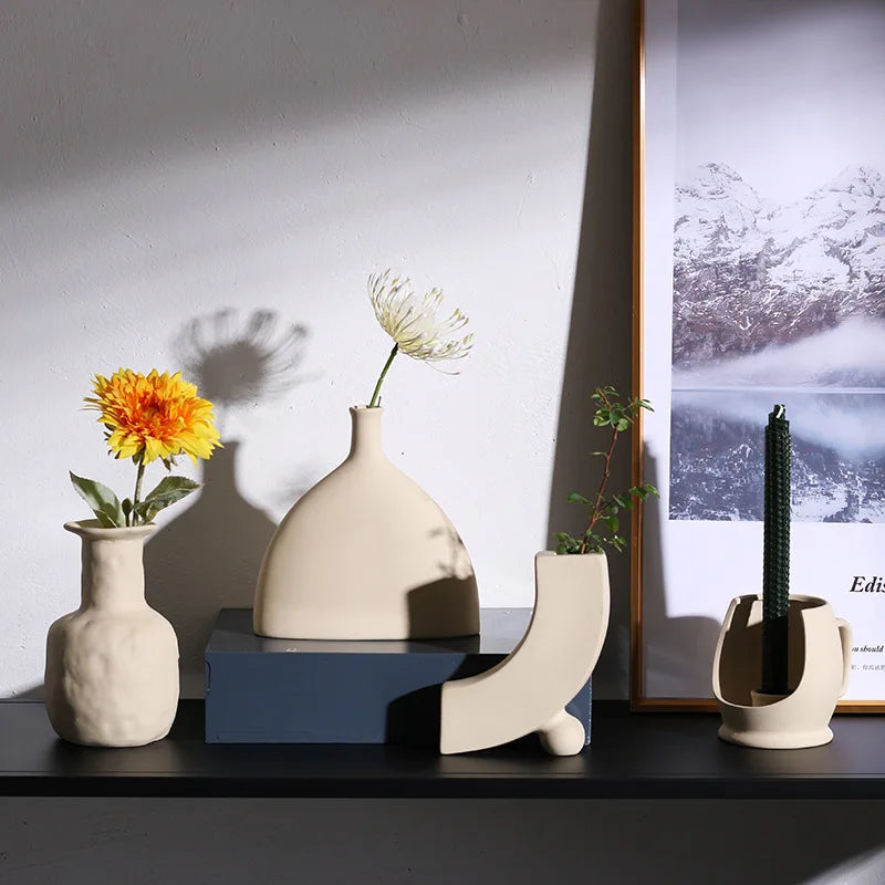 vase moderne céramique texture rugueuse beige clair décoration intérieure minimaliste nordique