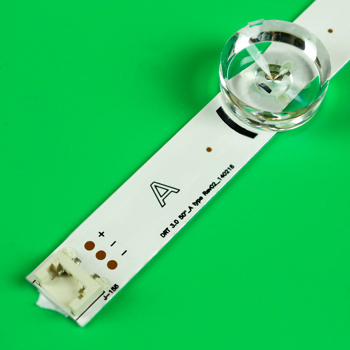 bande lumineuse led blanc moderne connecteur électrique qr code