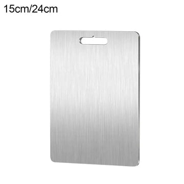 planche découper acier inoxydable moderne poignée intégrée lisse minimaliste argentenée respectueux environnement