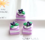 gâteaux résine coeurs fruits myrtilles fraises feuilles vertes violet bleu rose blanc rouge décoratifs