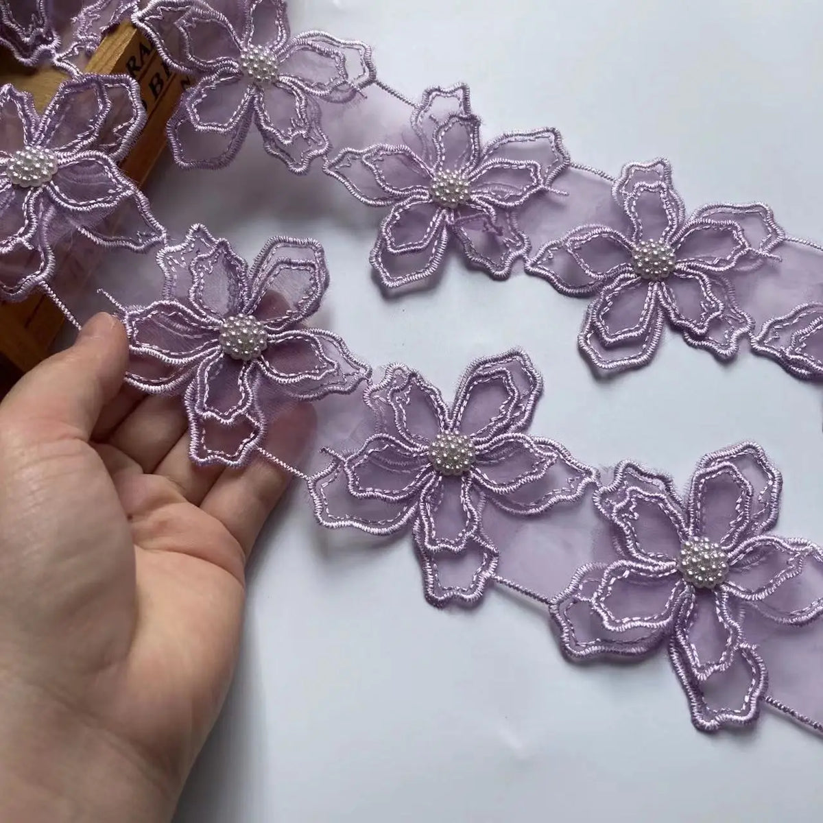 ruban decoratif dentelle brodée florales organza mariage rose violet blanc