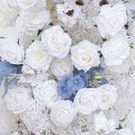 Arche décorative mariage fleurs artificielles bleu blanc vert feuillage classique festifextérieur