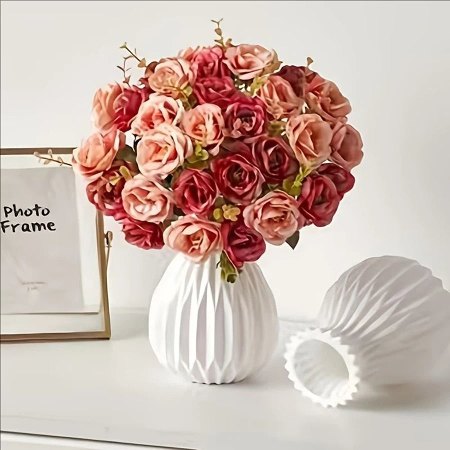 vase moderne blanc opaque rayures verticales décoration intérieure élégant durable polyvalent fleurs plantes