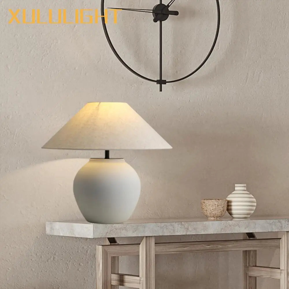lampe table moderne noir abat jour texture mat base solide flux lumineux 249 2000