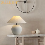 lampe table moderne noir abat jour texture mat base solide flux lumineux 249 2000