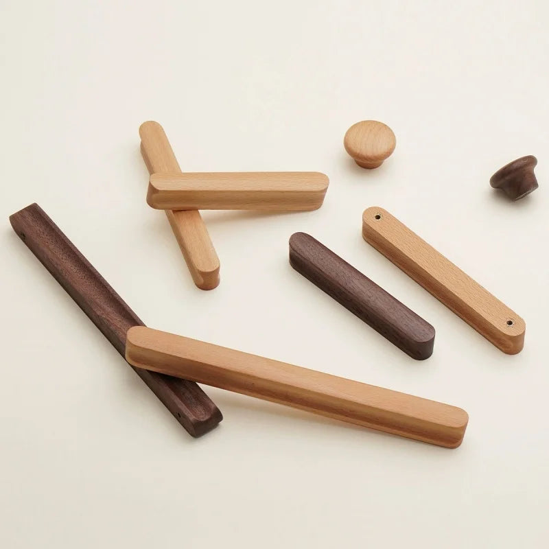 poignées porte bois massif naturel clair boutons minimalistes modernes sécurité enfants decoration maison finition