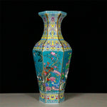 vase hexagonal ornements floraux oiseaux motifs géométriques rouge jaune bleu art traditionnel