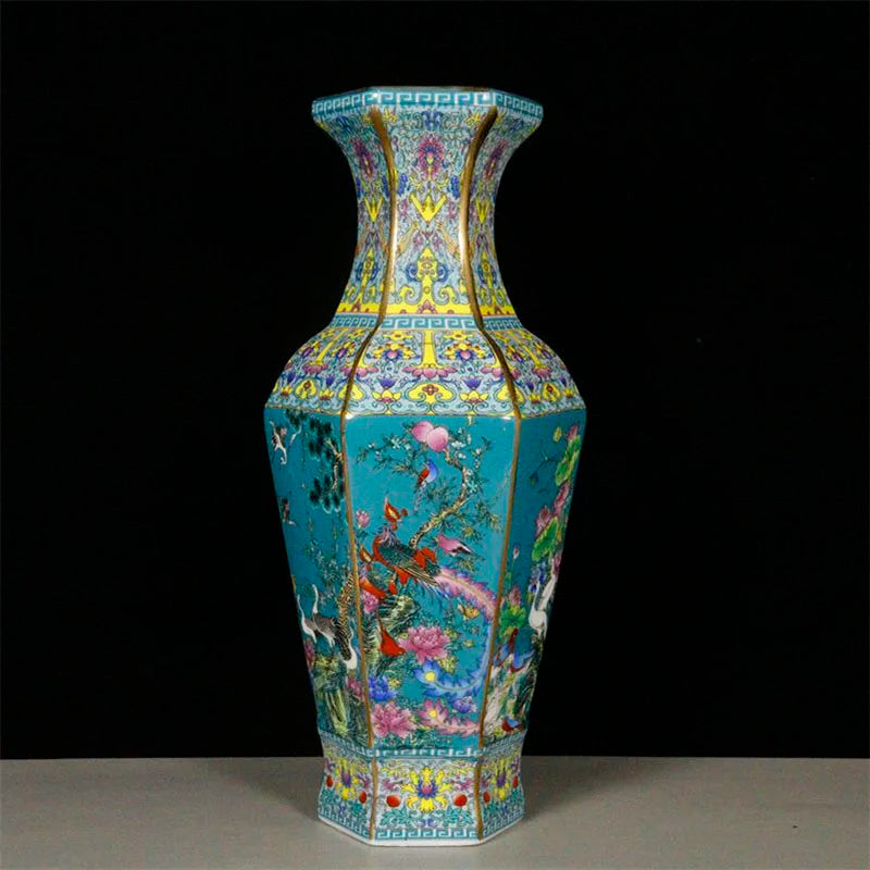 vase hexagonal ornements floraux oiseaux motifs géométriques rouge jaune bleu art traditionnel