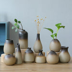 vase decoratif moderne minimaliste beige brun foncé texture grungy ombre douce decoration table fleur