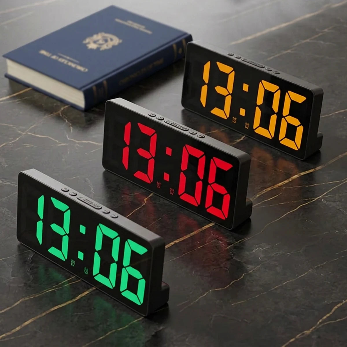horloge numérique moderne détection vocale affichage température mode nuit led noir geometrique