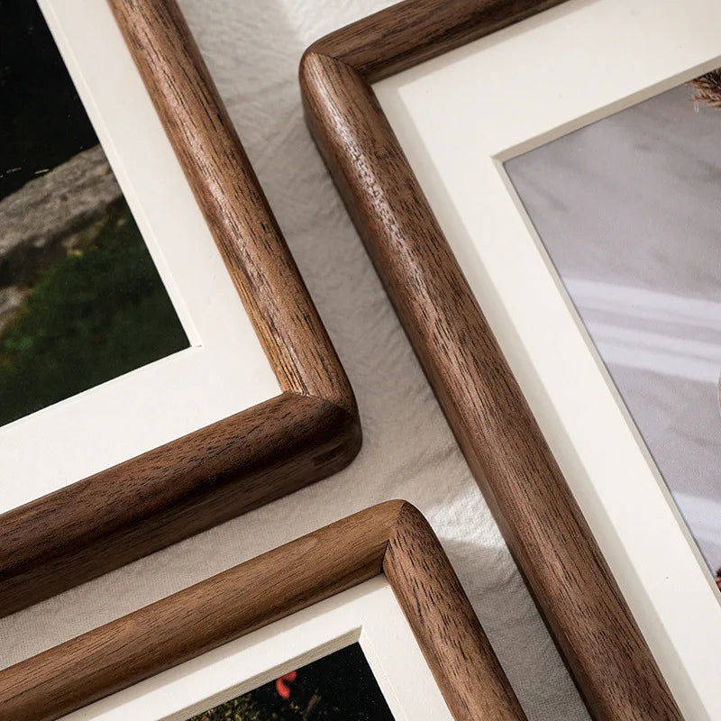 cadre photo rectangle bois texturé marron foncé minimaliste chaleureux rustique décoration maison